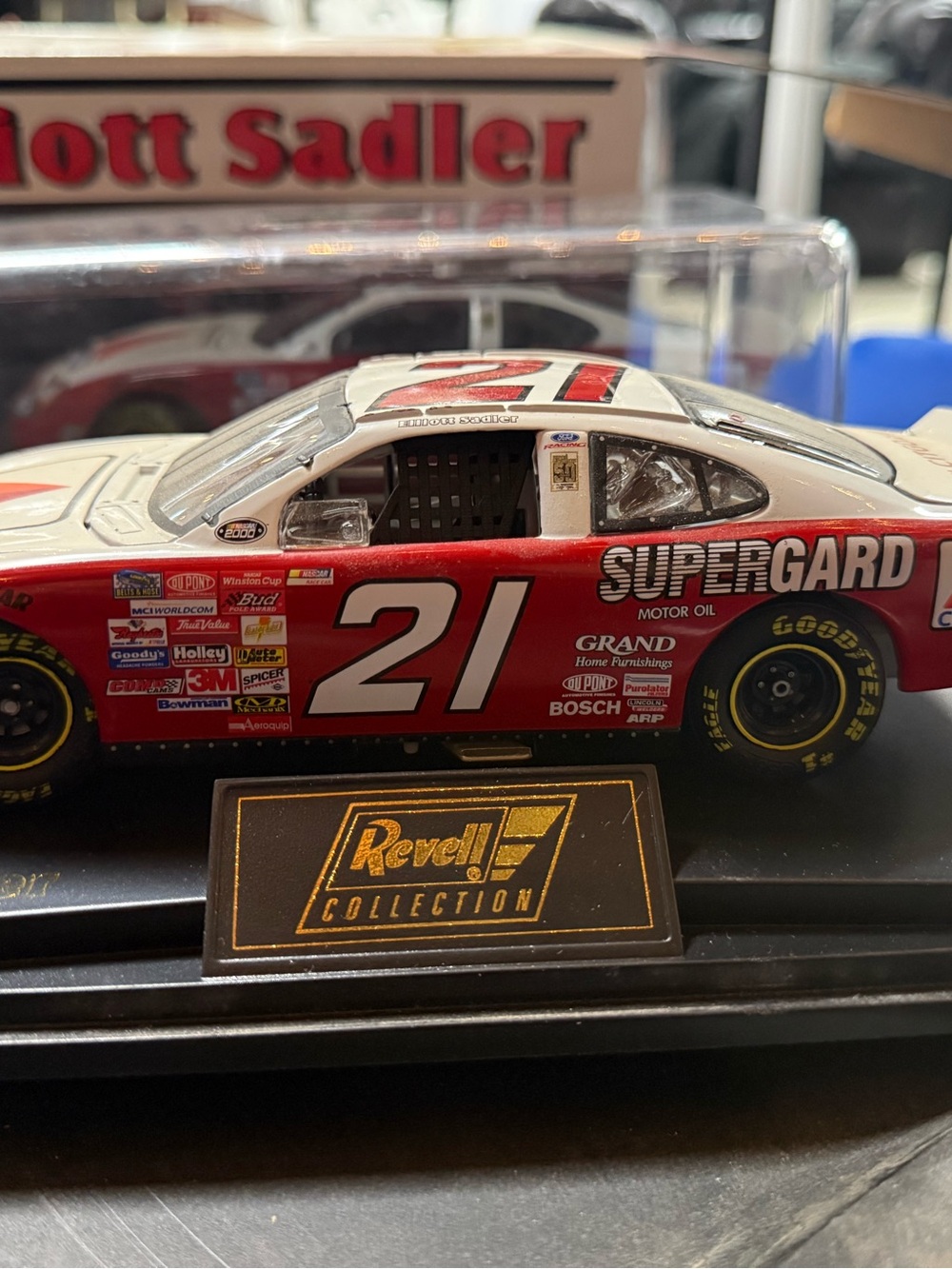 1/24 scale NASCAR - Picture 2 of 6